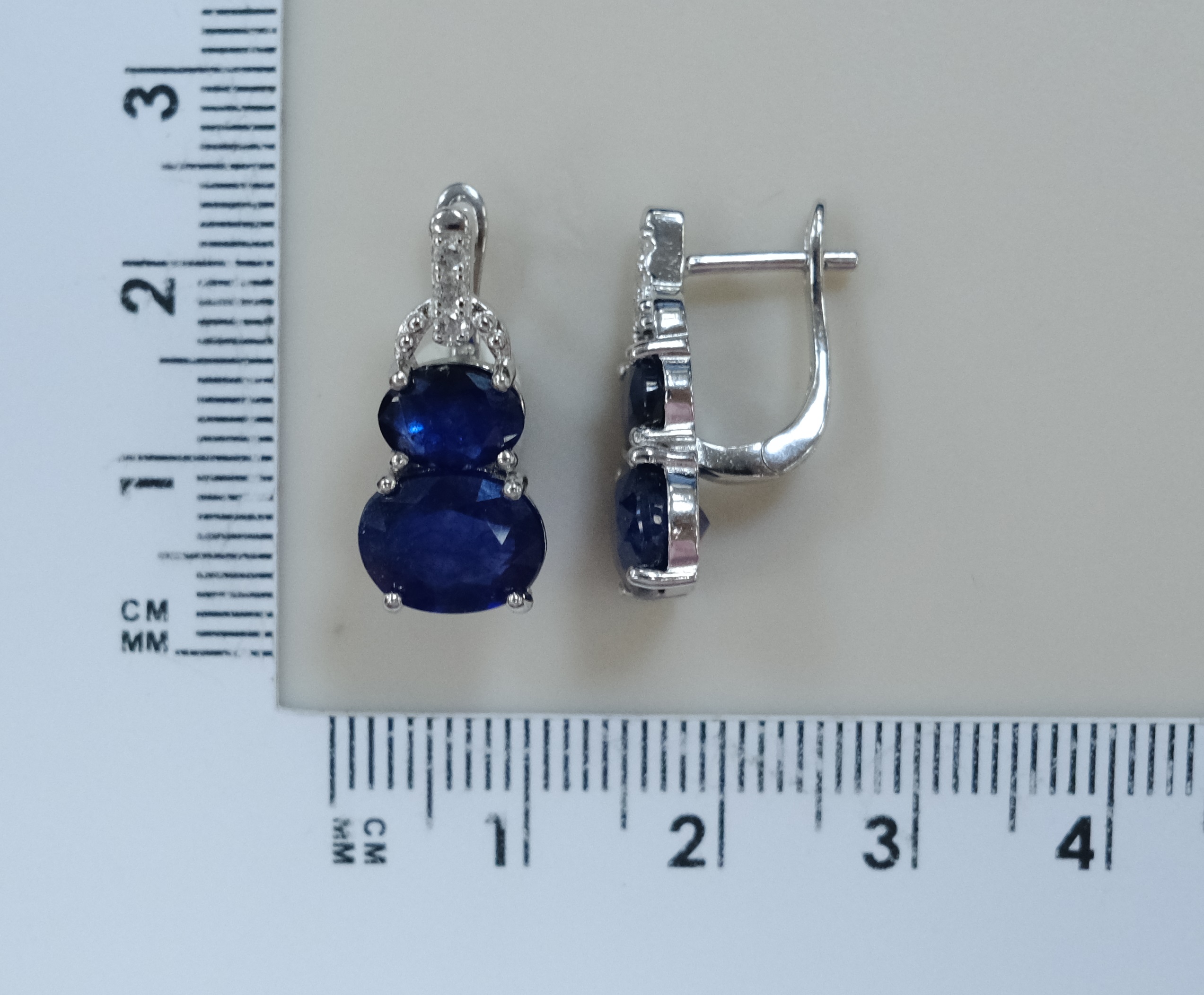 Серебряные серьги с сапфирами